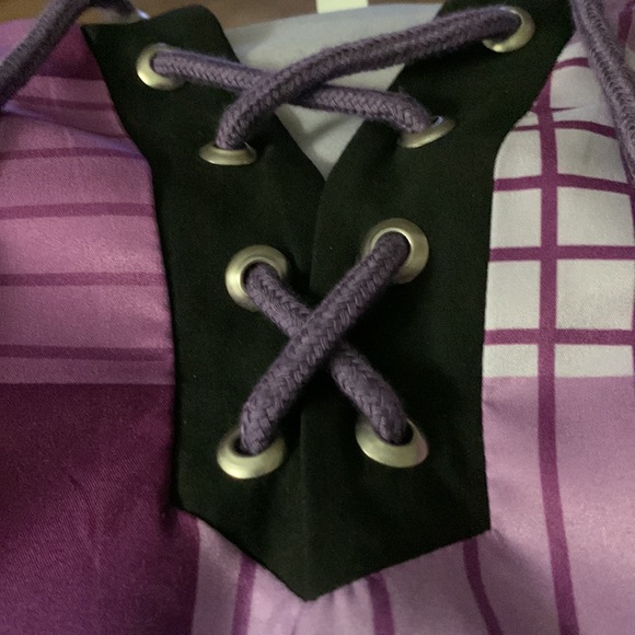 Soft, colorful lightweight blouse with laced color.  Size runs smaller.  XL = L - Picture 2 of 3